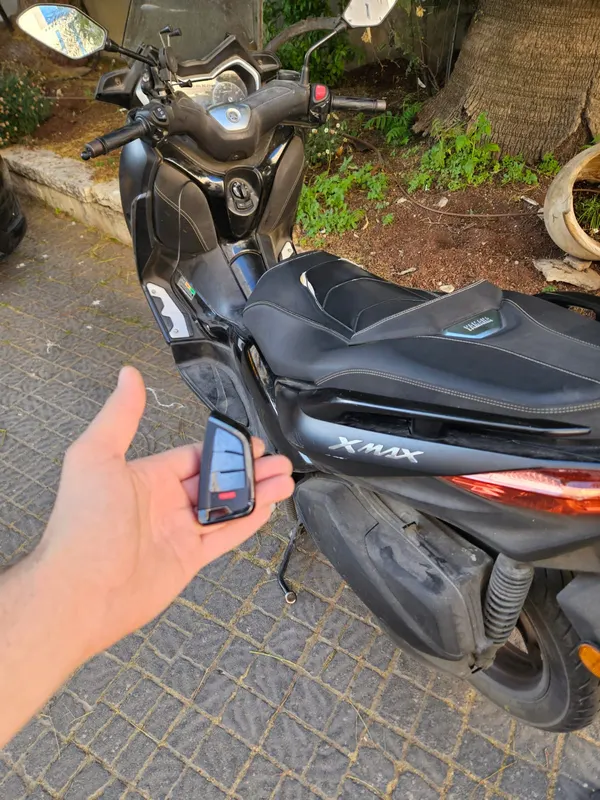 שלט ומפתח לקטנוע לאחר שכפול